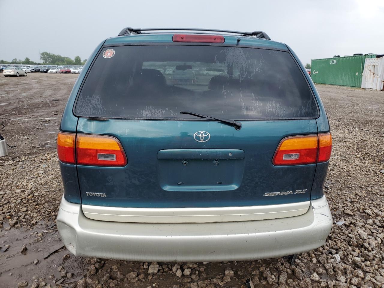 1998 Toyota Sienna Le VIN: 4T3ZF13C3WU048825 Lot: 63499305