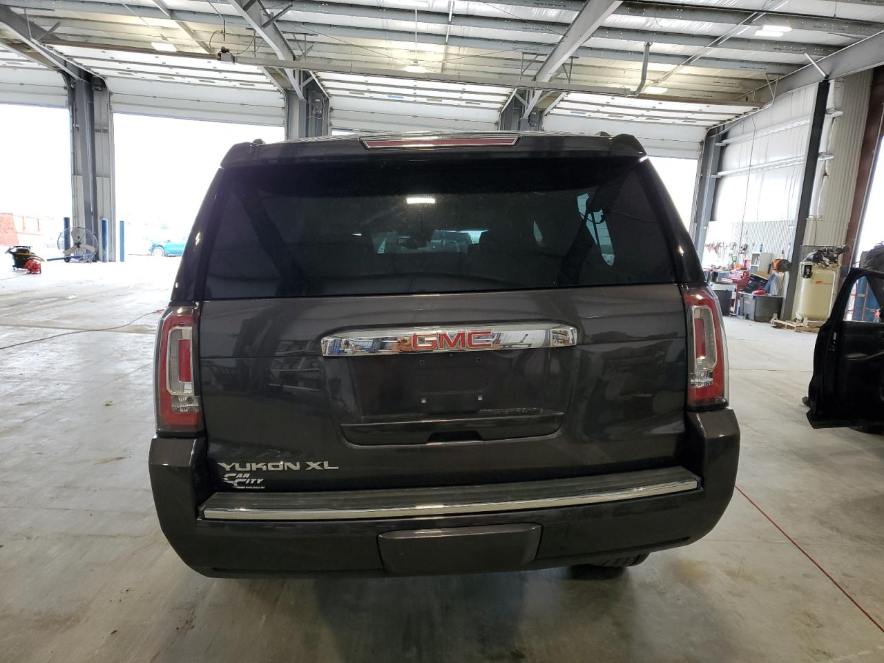 2015 GMC Yukon Xl Denali VIN: 1GKS2JKJ8FR648810 Lot: 63679515