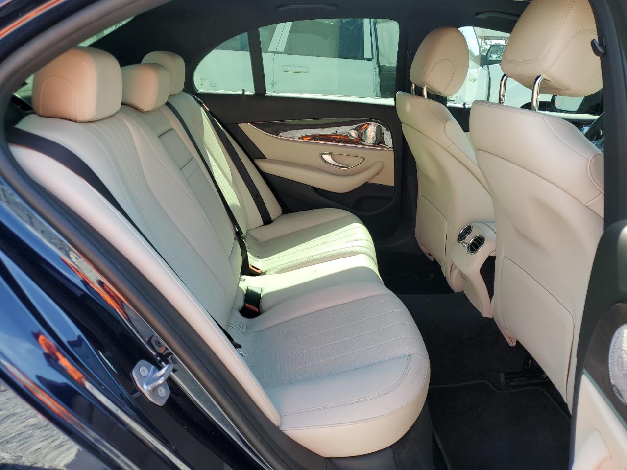 2017 Mercedes-Benz E 300 VIN: WDDZF4JB3HA241138 Lot: 64024955