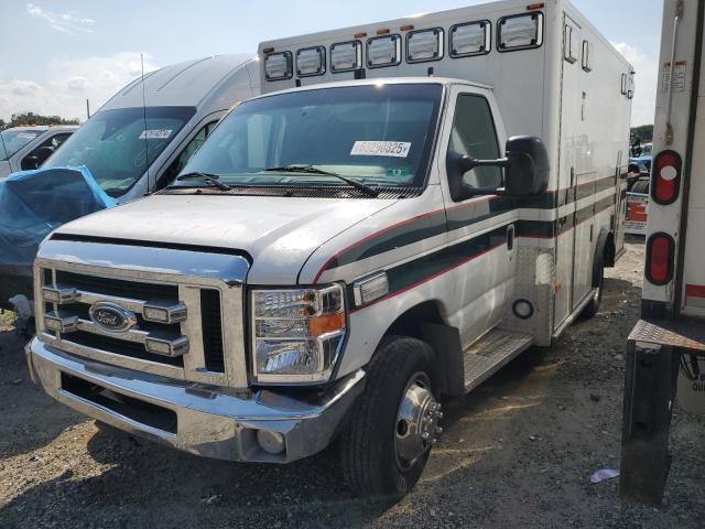 2013 Ford Econoline E350 Super Duty Cutaway Van  