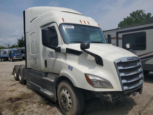 2019 Freightliner Cascadia 116 Semi Truck