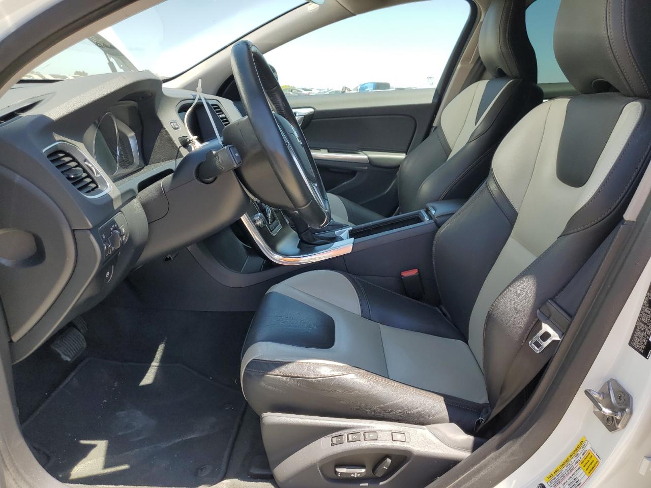 2016 Volvo V60 Cross Country Premier VIN: YV4612HK7G1015735 Lot: 65394455