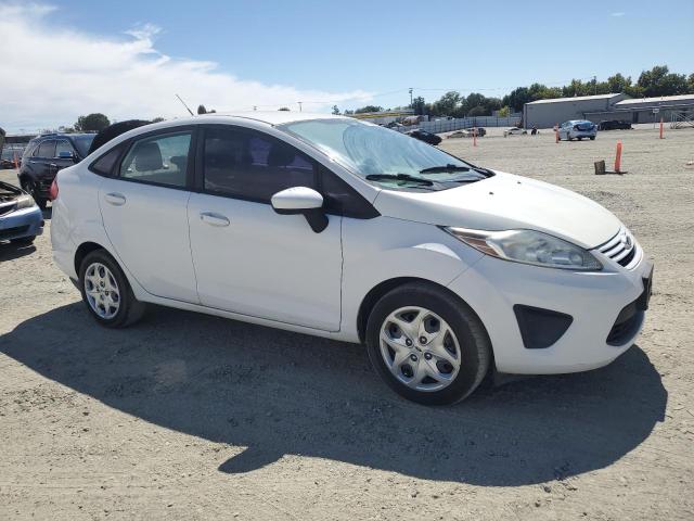 Седаны FORD FIESTA 2013 Белы