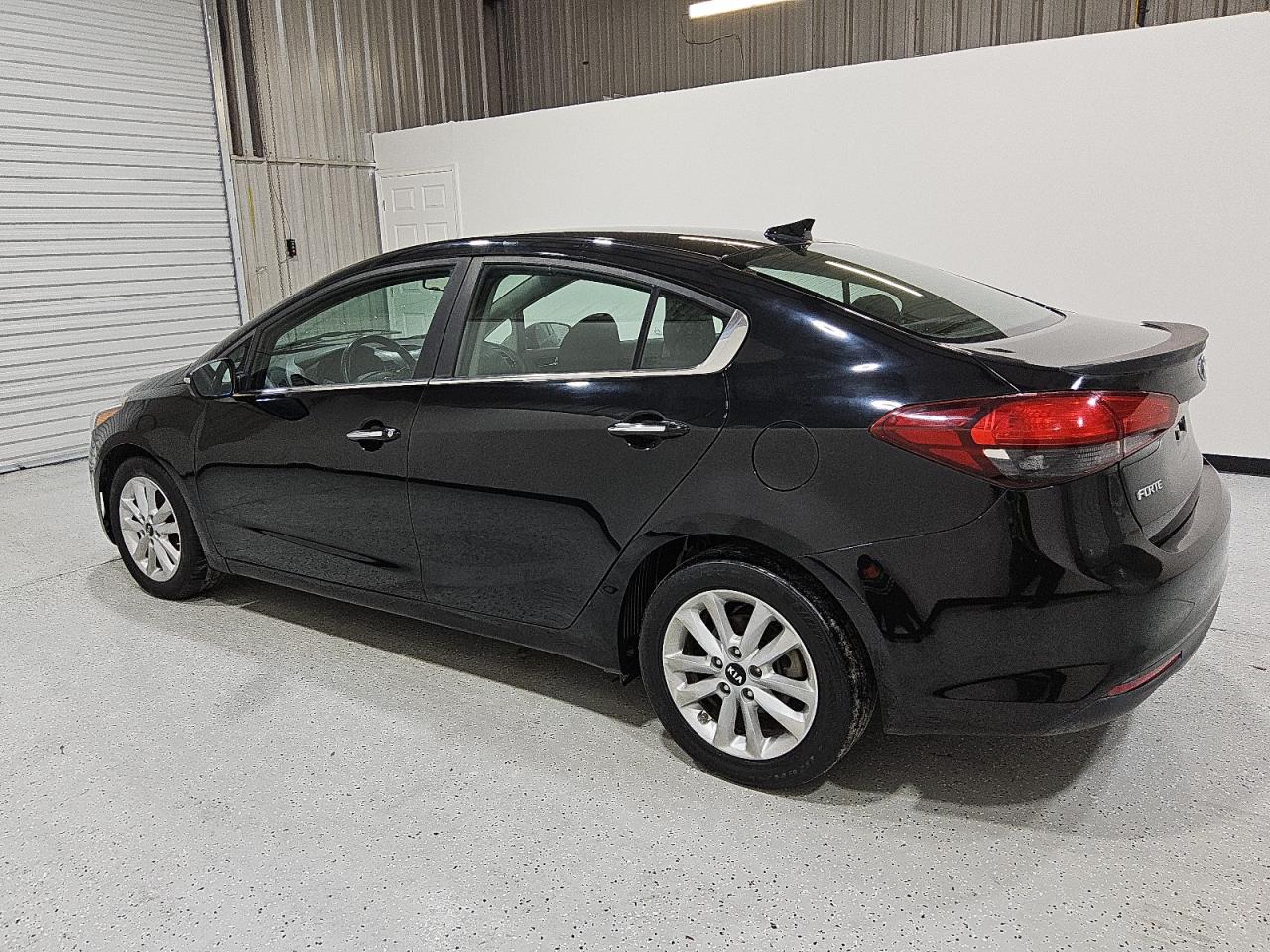 3kpfl4a72he129915 3KPFL4A72HE129915 2017 Kia Forte Lx
