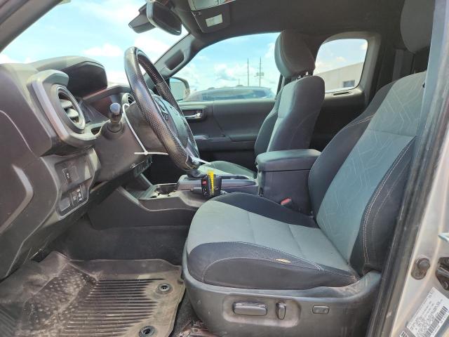  TOYOTA TACOMA 2022 Srebrny