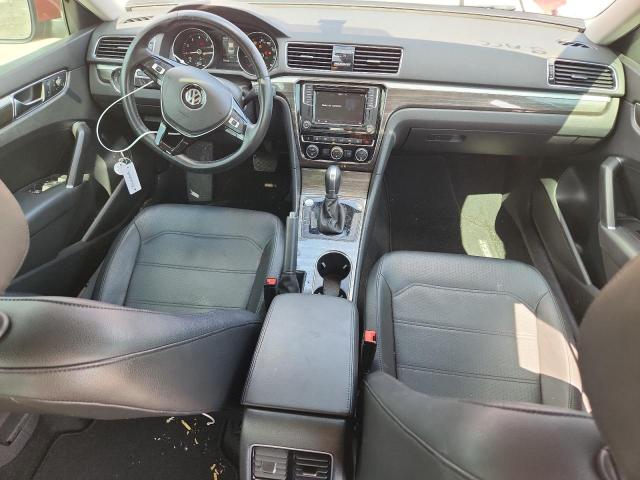  VOLKSWAGEN PASSAT 2018 Красный