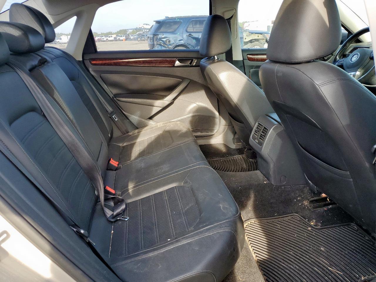 2013 Volkswagen Passat Sel VIN: 1VWCH7A34DC103446 Lot: 64758335