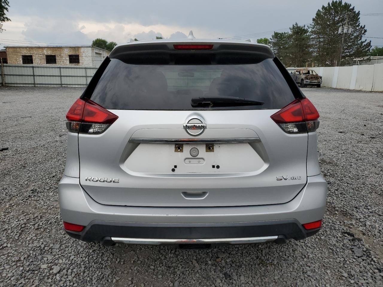 KNMAT2MV6JP557601 NISSAN ROGUE 2018