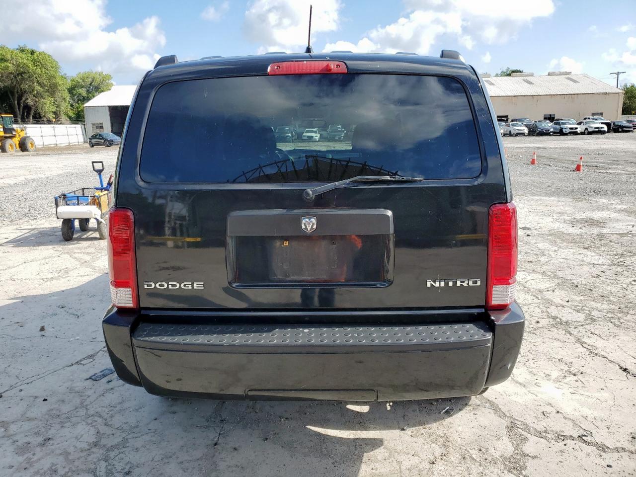 2011 Dodge Nitro Heat VIN: 1D4PT4GKXBW607823 Lot: 64602325