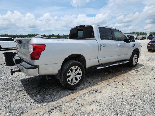  NISSAN TITAN 2016 Srebrny