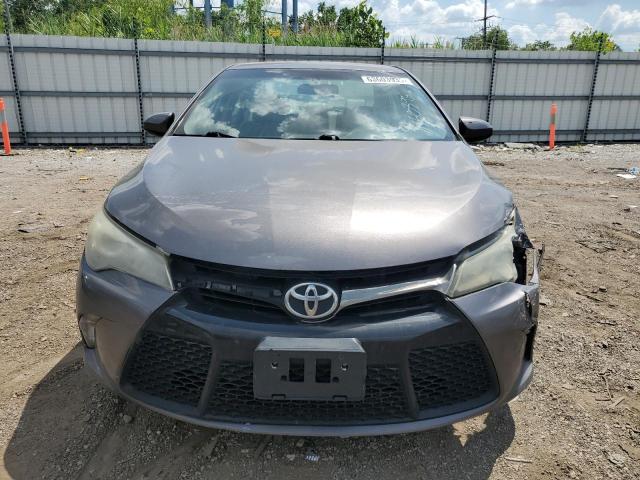 Sedans TOYOTA CAMRY 2015 Szary