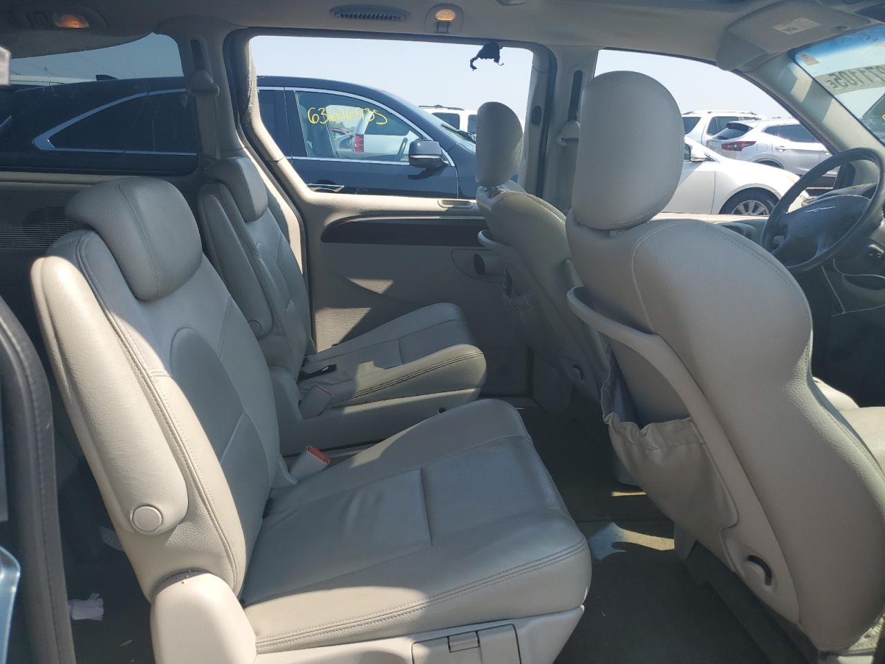 2005 Chrysler Town & Country Limited VIN: 2C4GP64L15R351918 Lot: 63271105