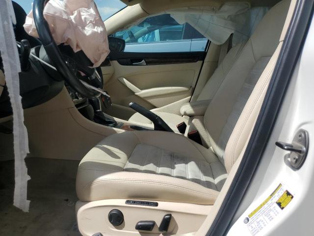 VOLKSWAGEN PASSAT 2013 Белый