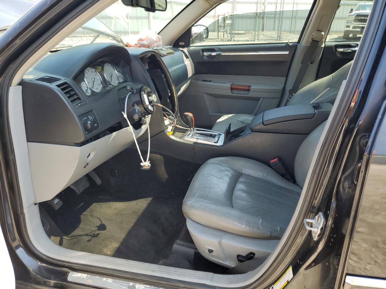 2007 Chrysler 300C VIN: 2C3KA63H77H670780 Lot: 64805745