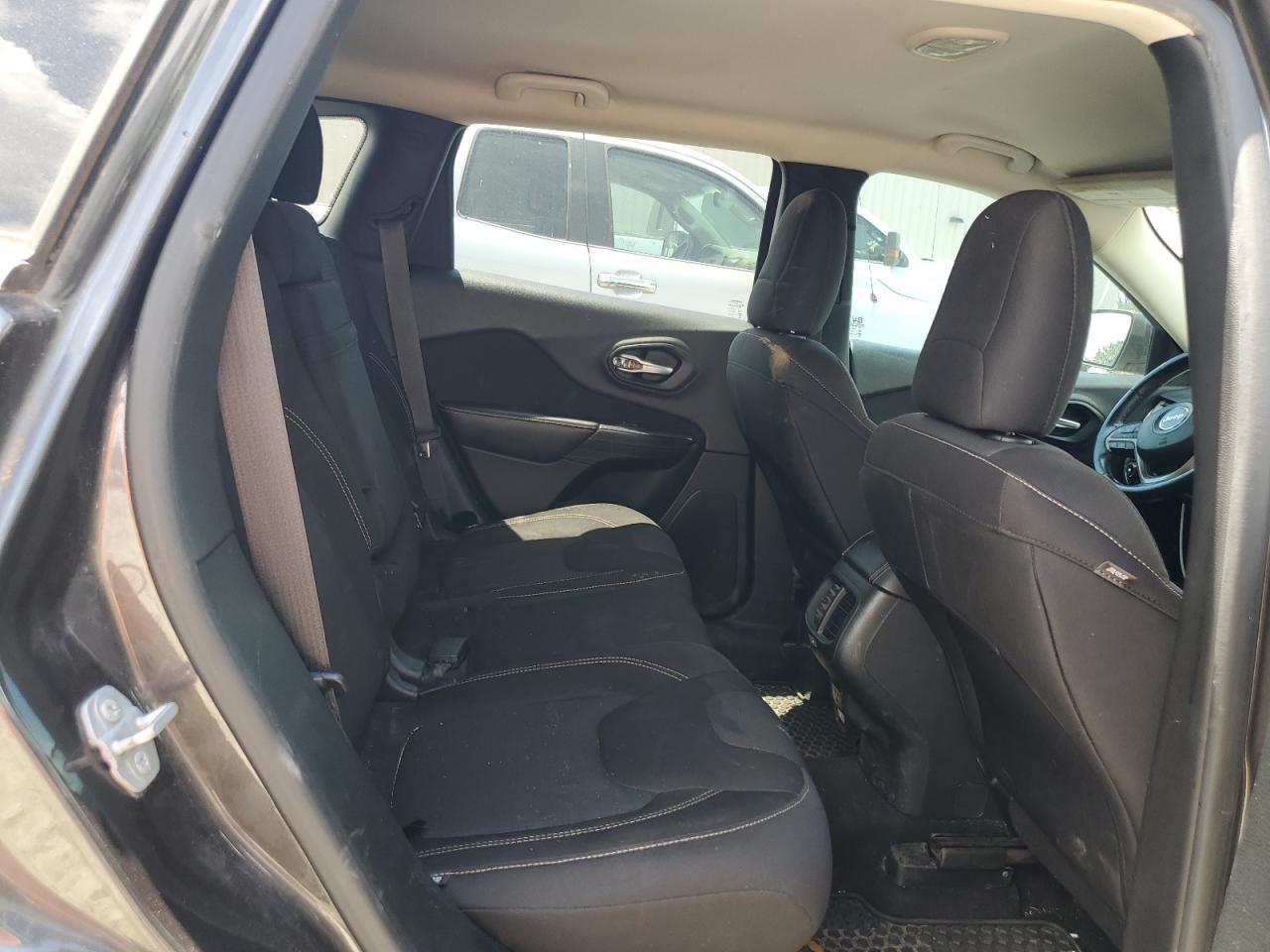 2015 Jeep Cherokee Latitude VIN: 1C4PJMCB9FW627091 Lot: 63782995