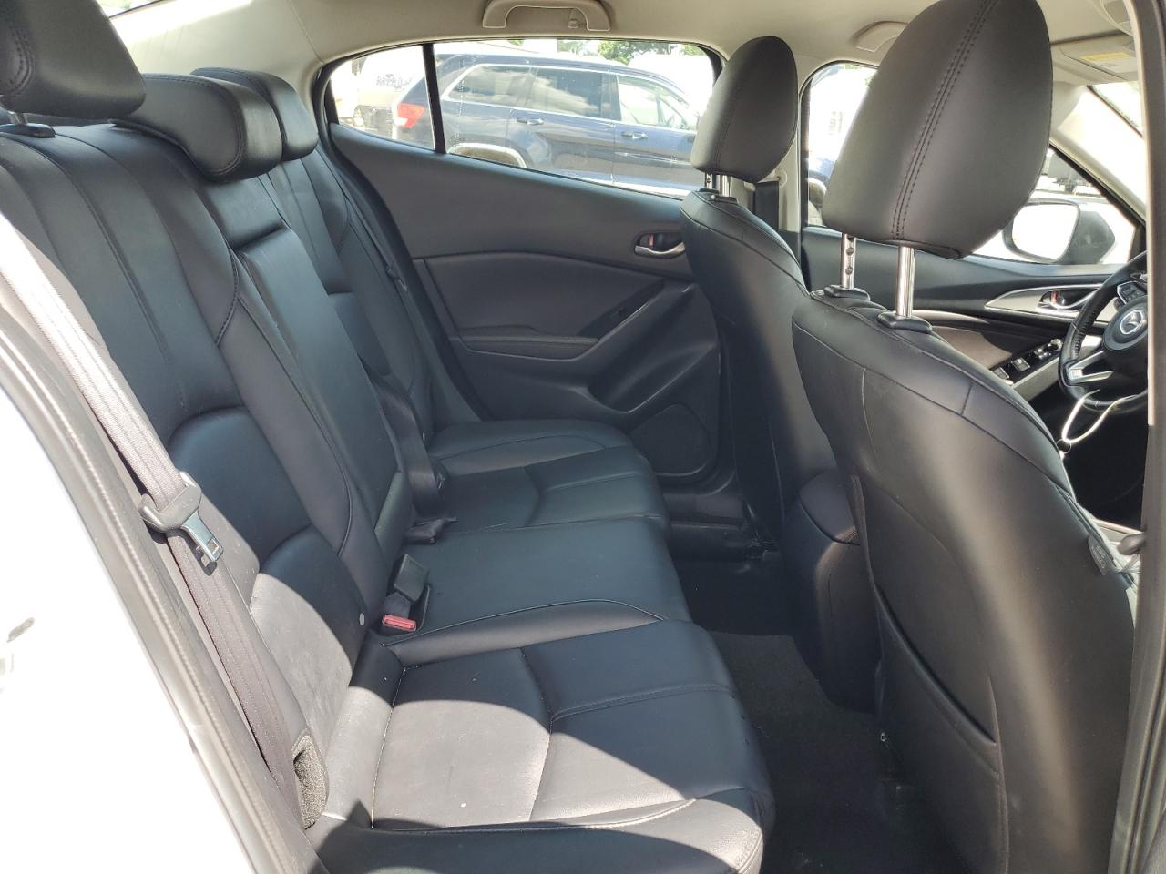 2018 Mazda 3 Touring VIN: 3MZBN1V33JM181965 Lot: 63872415