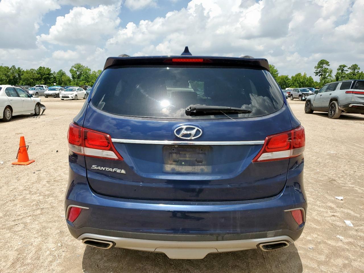 2017 Hyundai Santa Fe Se VIN: KM8SN4HF0HU192059 Lot: 64010695
