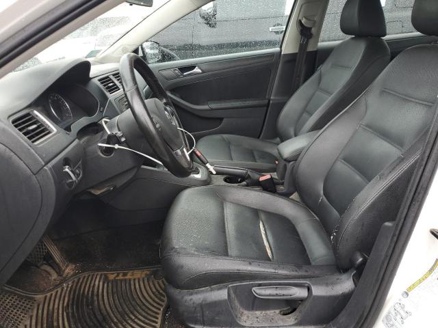 Sedans VOLKSWAGEN JETTA 2012 White