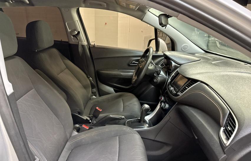  CHEVROLET TRAX 2019 Srebrny