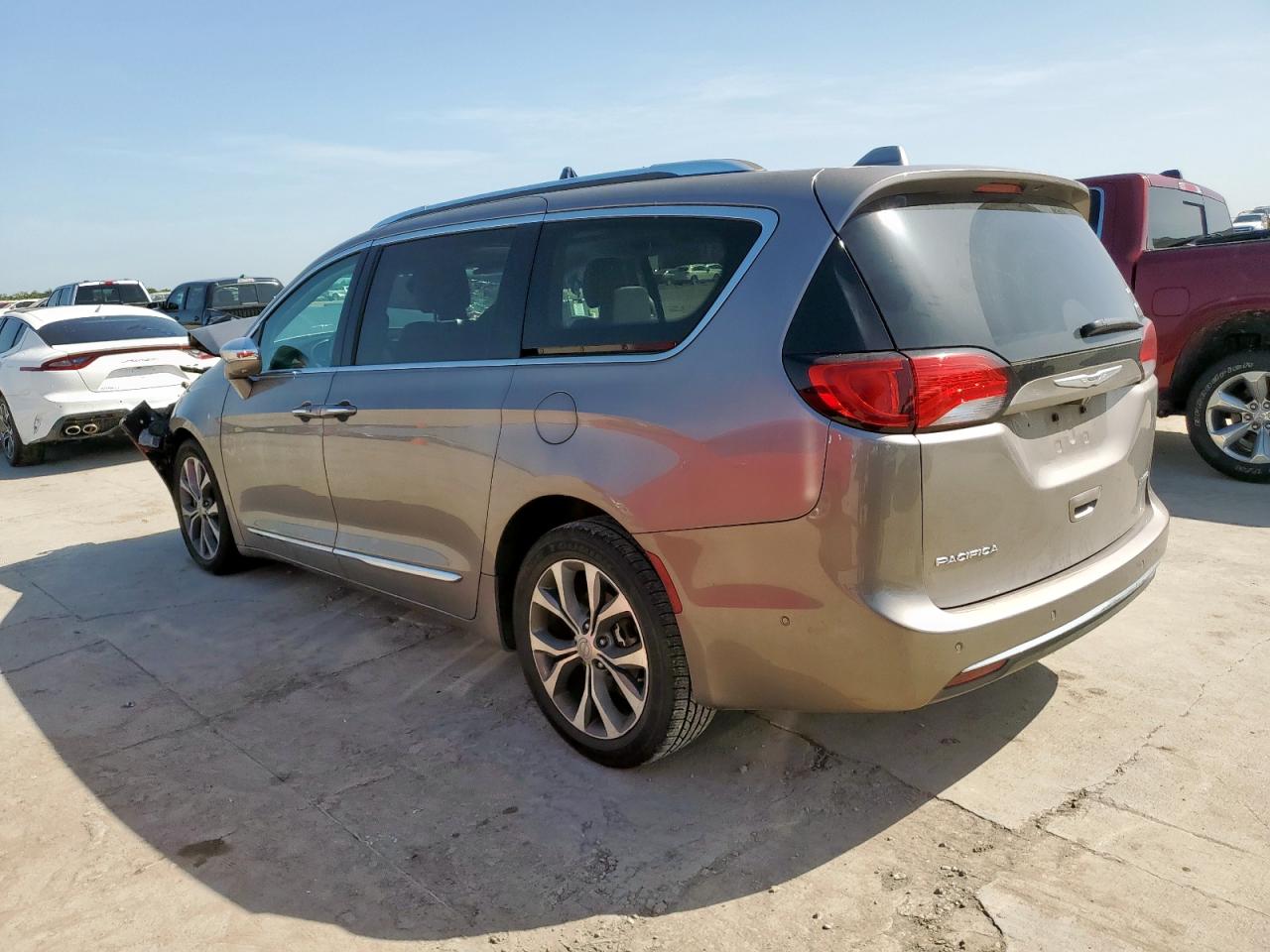 2017 Chrysler Pacifica Limited VIN: 2C4RC1GG7HR537635 Lot: 64882035