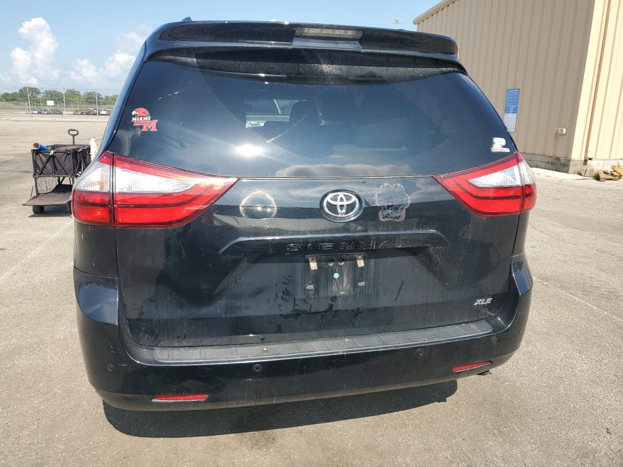 2017 Toyota Sienna Xle VIN: 5TDYZ3DC9HS818253 Lot: 64374435