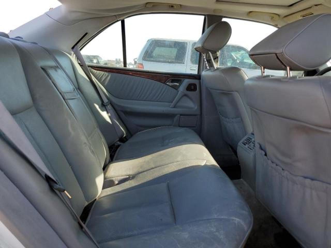 WDBJF65H3XA786979 1999 Mercedes-Benz E 320