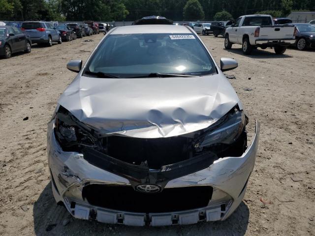 Sedans TOYOTA COROLLA 2017 Srebrny
