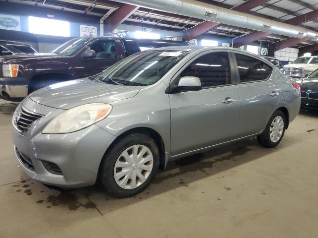 Sedans NISSAN VERSA 2012 Srebrny