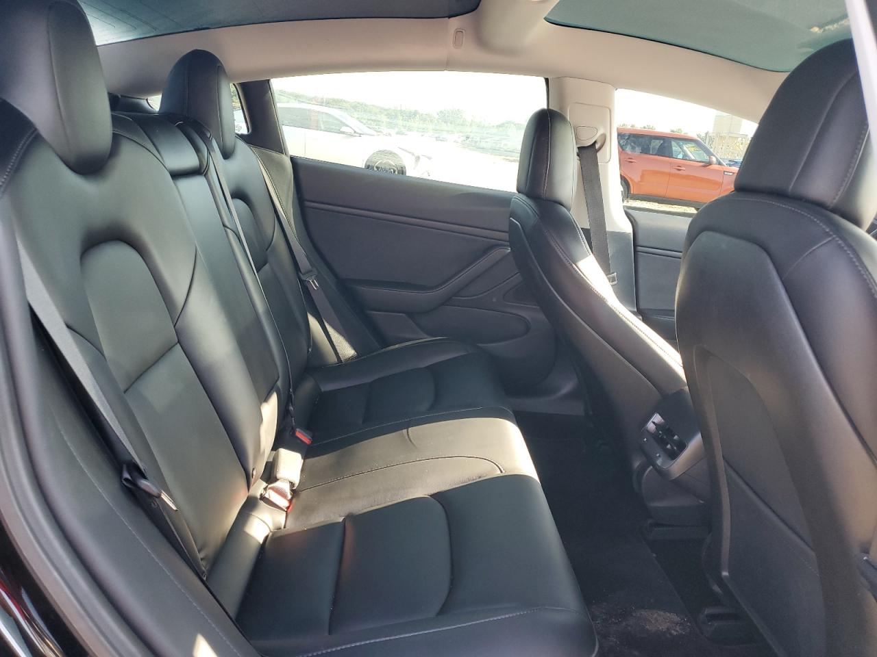 2018 Tesla Model 3 VIN: 5YJ3E1EA9JF165621 Lot: 63108195