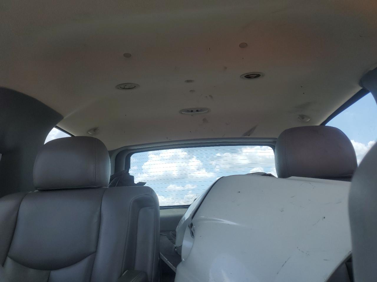 2004 Chevrolet Tahoe C1500 VIN: 1GNEC13Z64R273241 Lot: 63001225