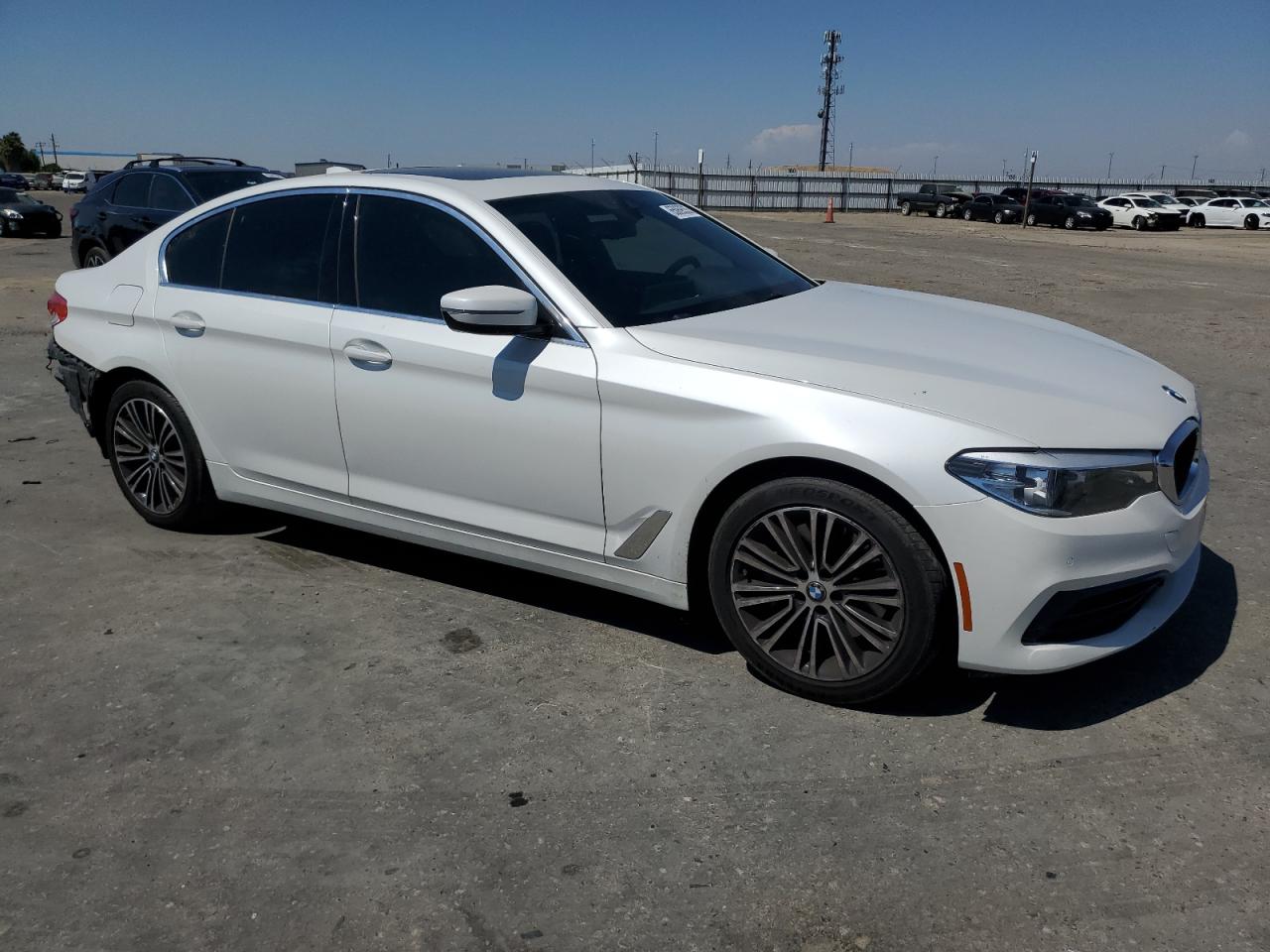 Фото: WBAJA5C53KBX87620