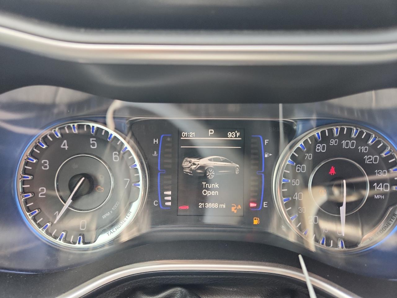 2015 Chrysler 200 Limited VIN: 1C3CCCAB5FN677907 Lot: 55763275