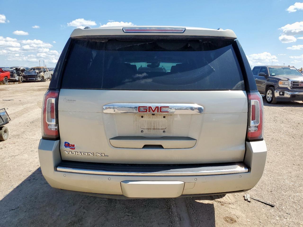 2017 GMC Yukon Xl Denali VIN: 1GKS2HKJ5HR287046 Lot: 63224205