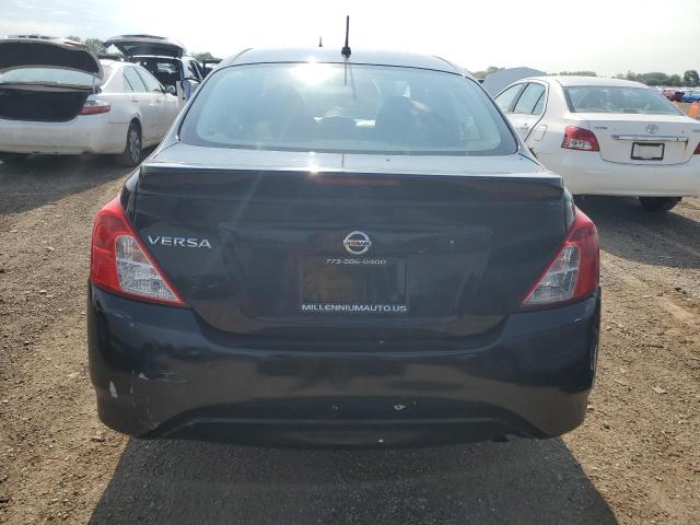 Sedans NISSAN VERSA 2016 Czarny