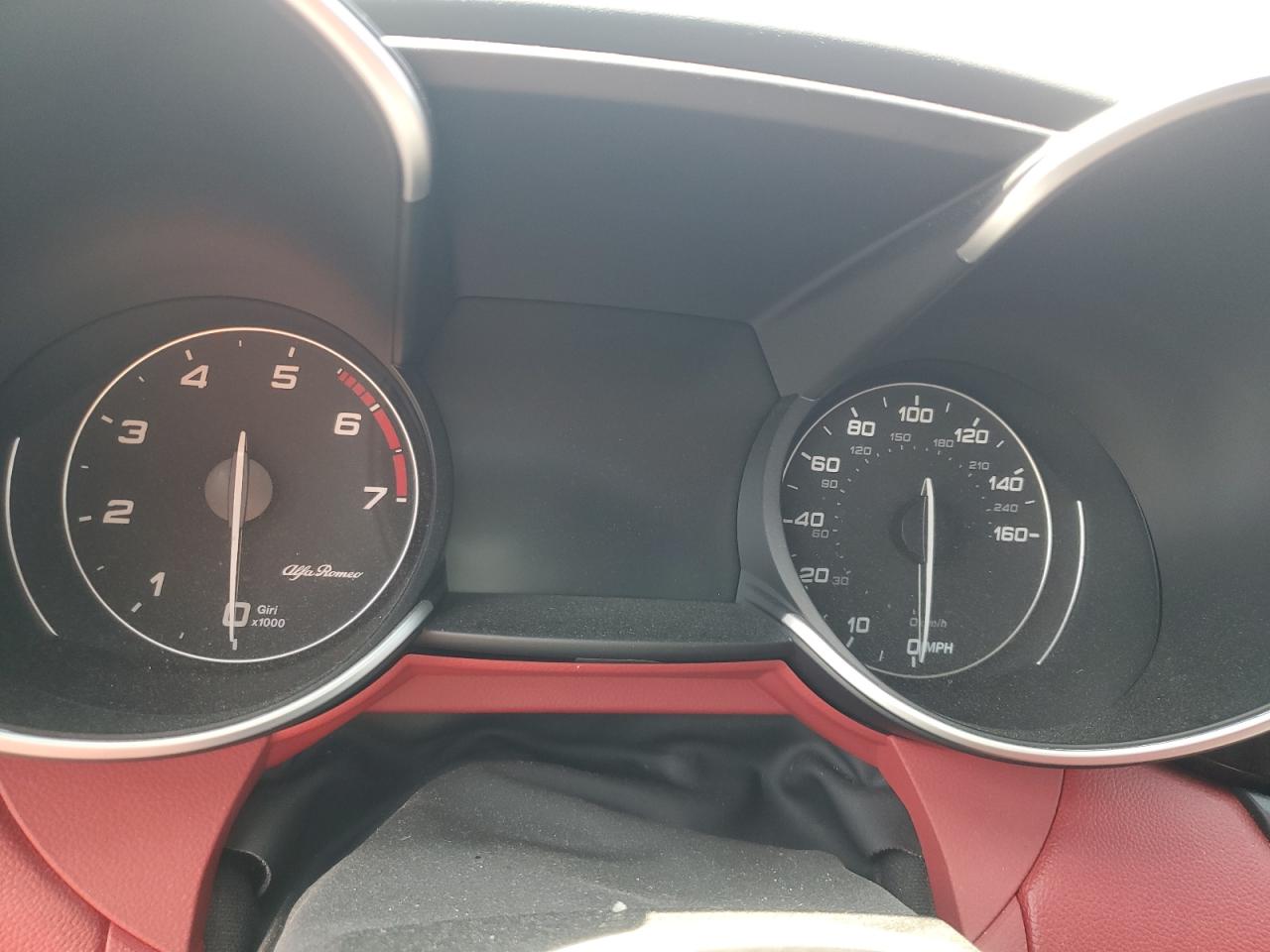 zarfaecn4j7565880 ZARFAECN4J7565880 2018 Alfa Romeo Giulia Ti