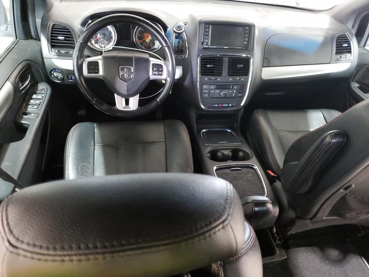 2016 Dodge Grand Caravan R/T VIN: 2C4RDGEG5GR329965 Lot: 65397875