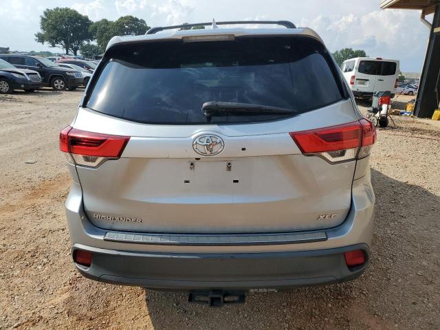  TOYOTA HIGHLANDER 2017 Серебристый
