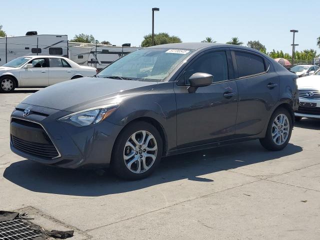 Sedans TOYOTA YARIS 2017 Szary