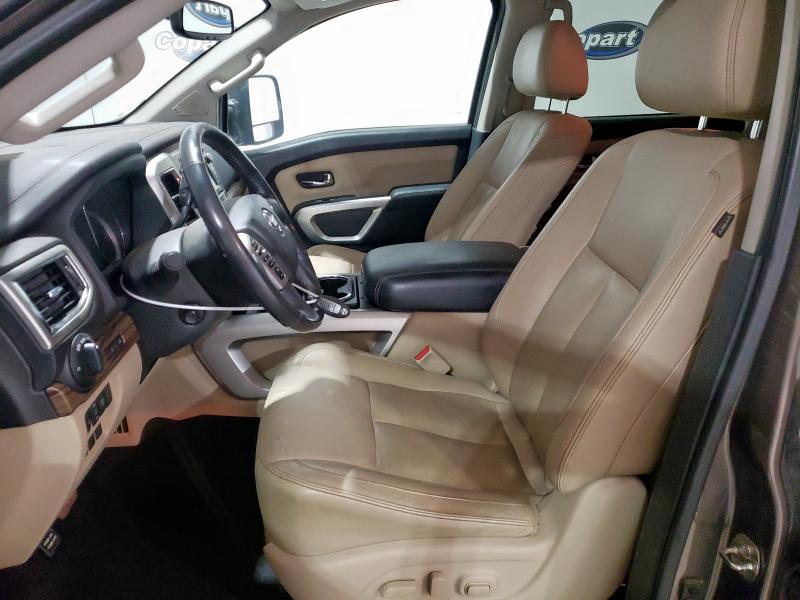  NISSAN TITAN 2018 Szary
