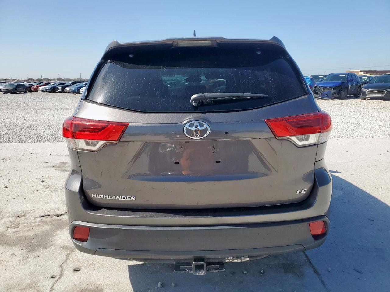 2018 Toyota Highlander Le VIN: 5TDZZRFH2JS239840 Lot: 64472425
