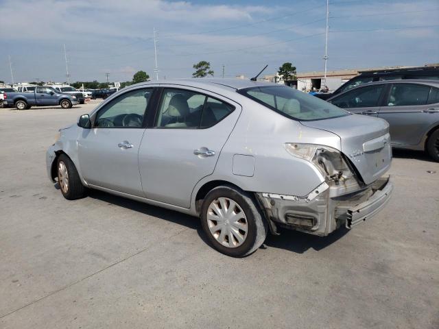Sedans NISSAN VERSA 2012 Srebrny