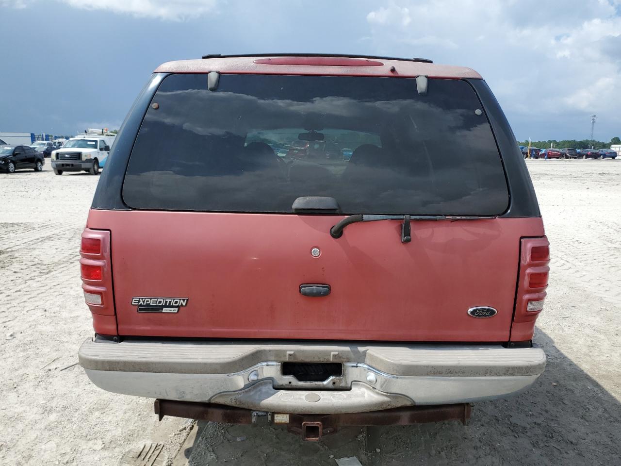 2000 Ford Expedition Eddie Bauer VIN: 1FMRU17L0YLB87828 Lot: 66178425