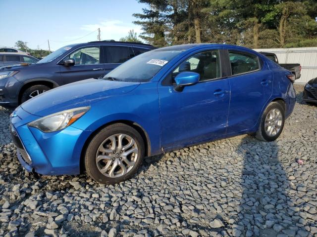  TOYOTA YARIS 2018 Granatowy