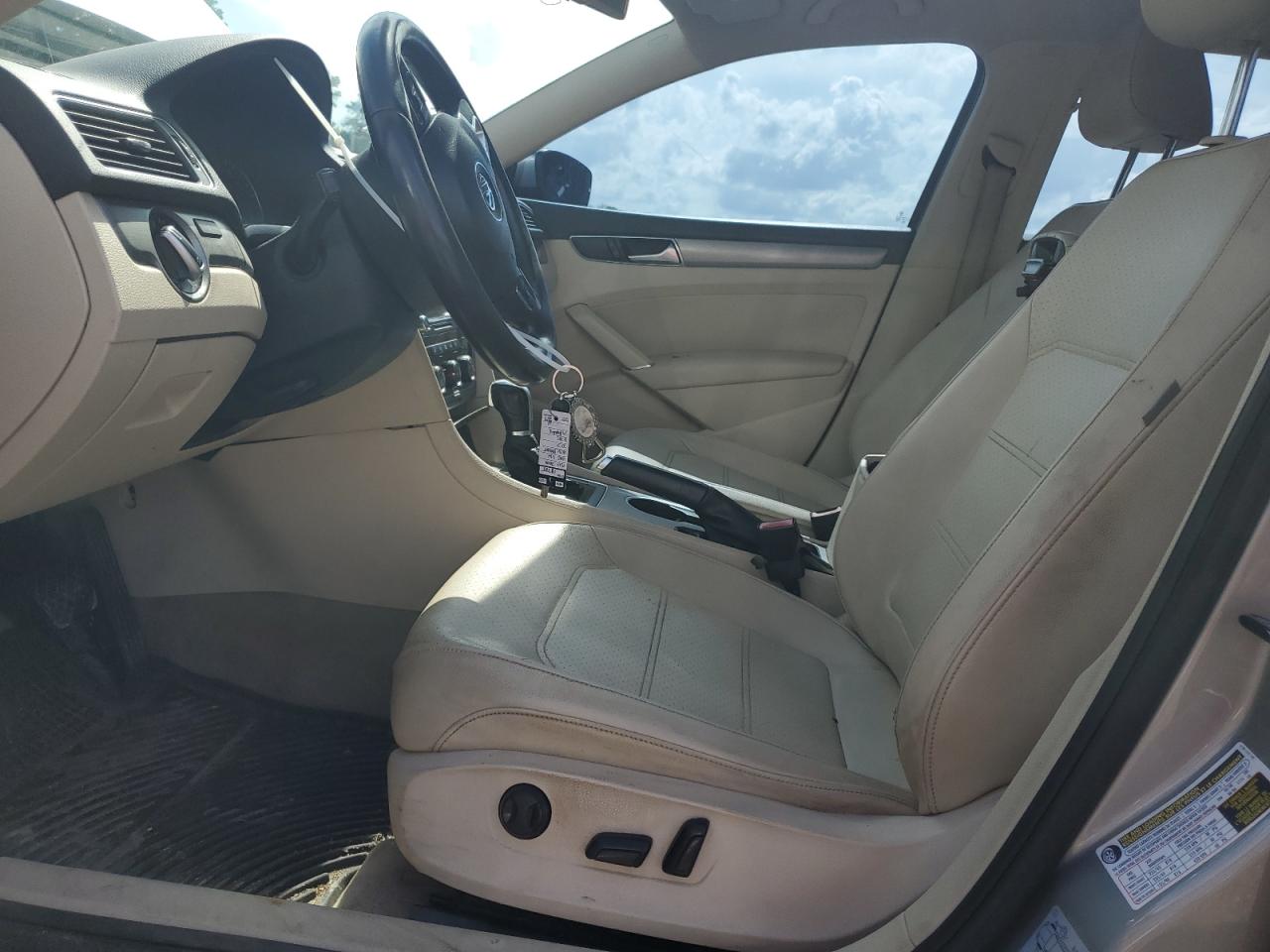 2014 Volkswagen Passat Se VIN: 1VWBS7A34EC085075 Lot: 65389105