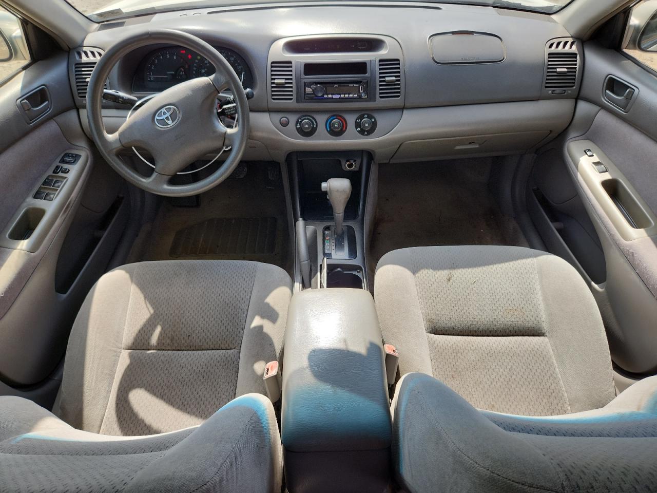 2004 Toyota Camry Le VIN: 4T1BE32K14U261156 Lot: 63976285