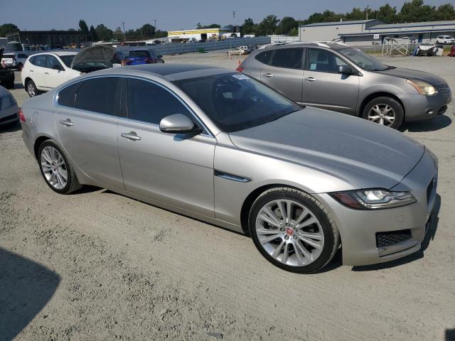 Sedans JAGUAR XF 2017 tan
