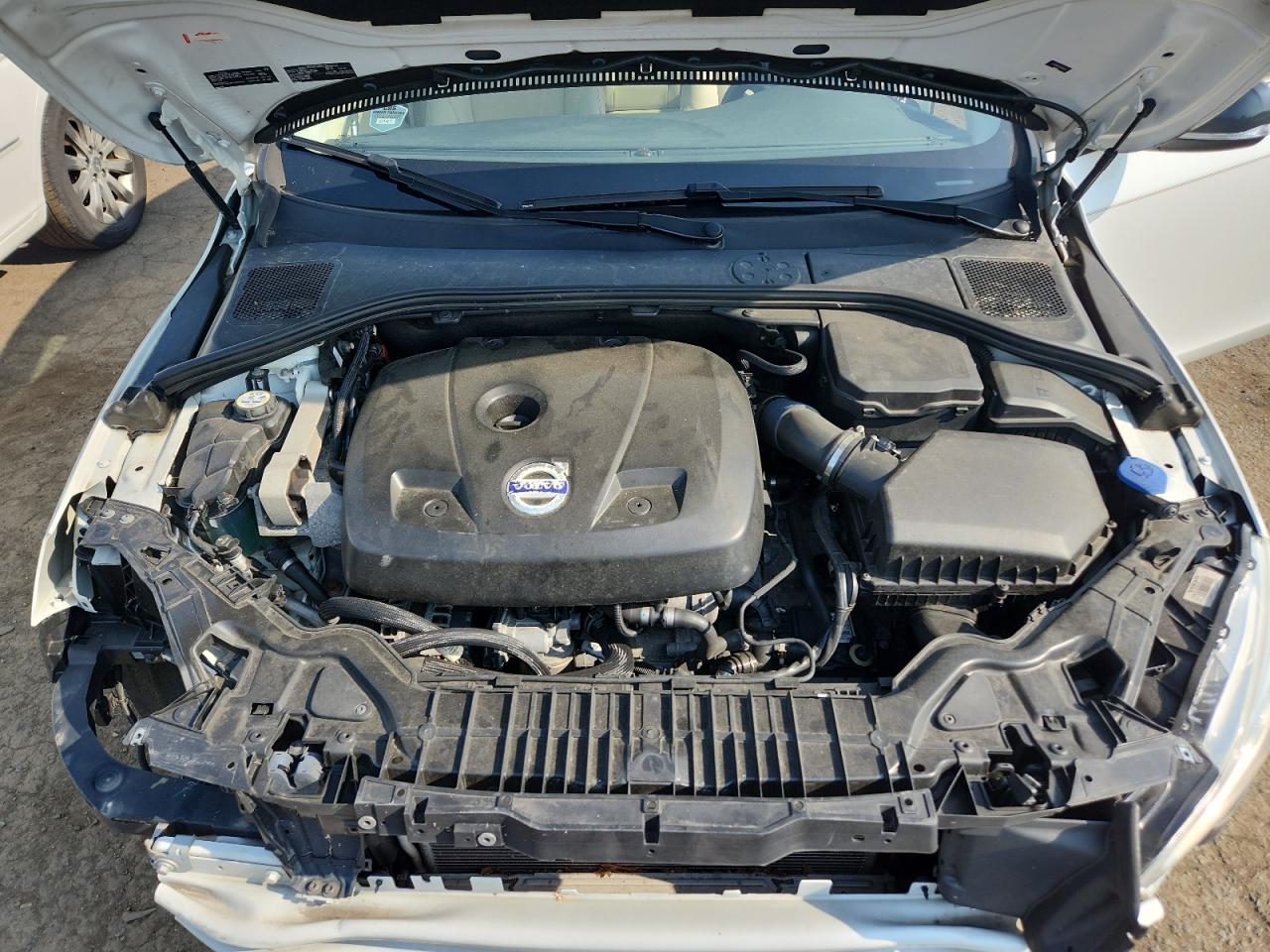 2015 Volvo S60 Premier VIN: YV126MFB1F2304422 Lot: 64290055