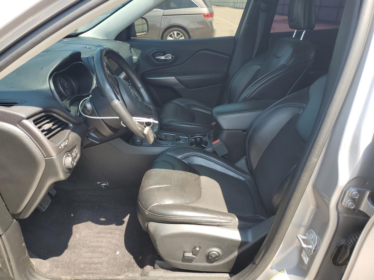 2019 Jeep Cherokee Latitude Plus VIN: 1C4PJMLB9KD137868 Lot: 64980475