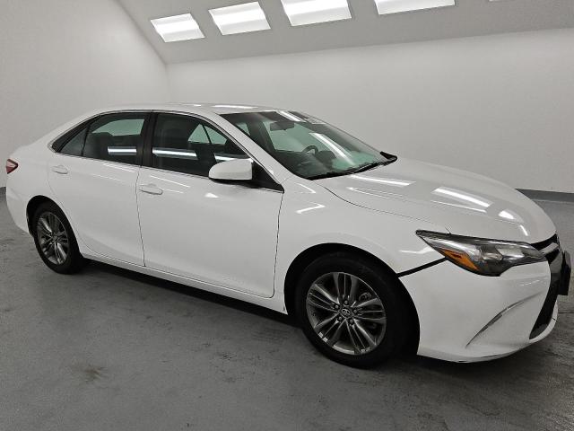  TOYOTA CAMRY 2017 Biały