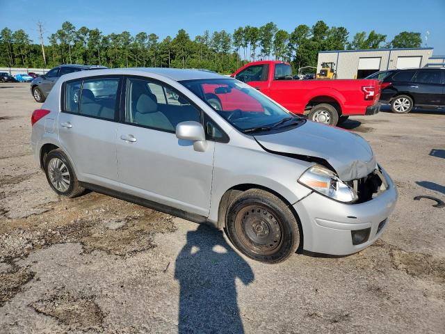 Hatchbacks NISSAN VERSA 2012 Srebrny